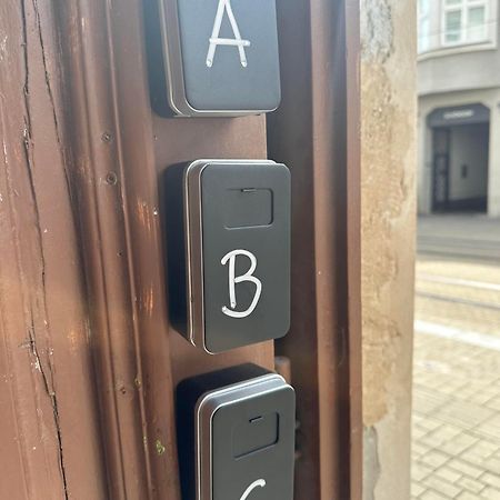 A Private Room In City Center In Pressburg Exterior foto